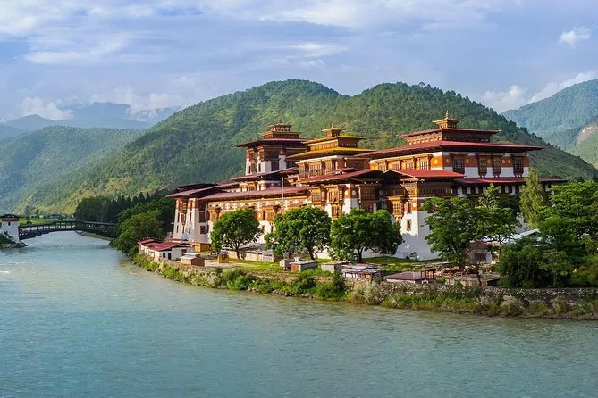 Bhutan Himalayan Escape โ Thimphu, Paro & Punakha Discovery